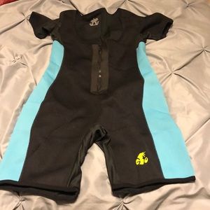 Sauna suit, runs larger, size large, aids in sweating during workout